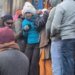 सारा अली खान ने किए केदारनाथ के दर्शन:बर्फबारी में ठिठुरीं, अधिकारियों से बनाई दूरी